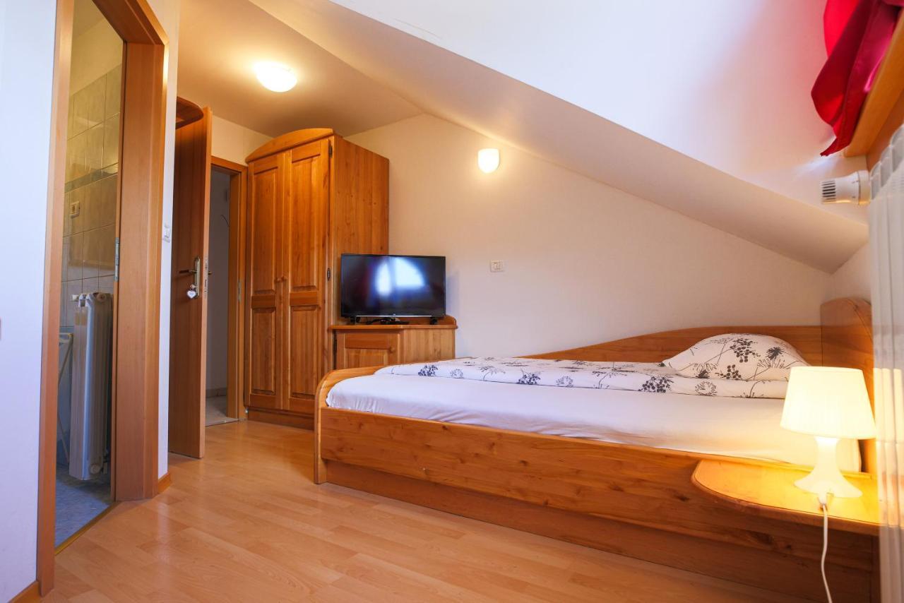 Domacija Malnarjevi Villa Slavina