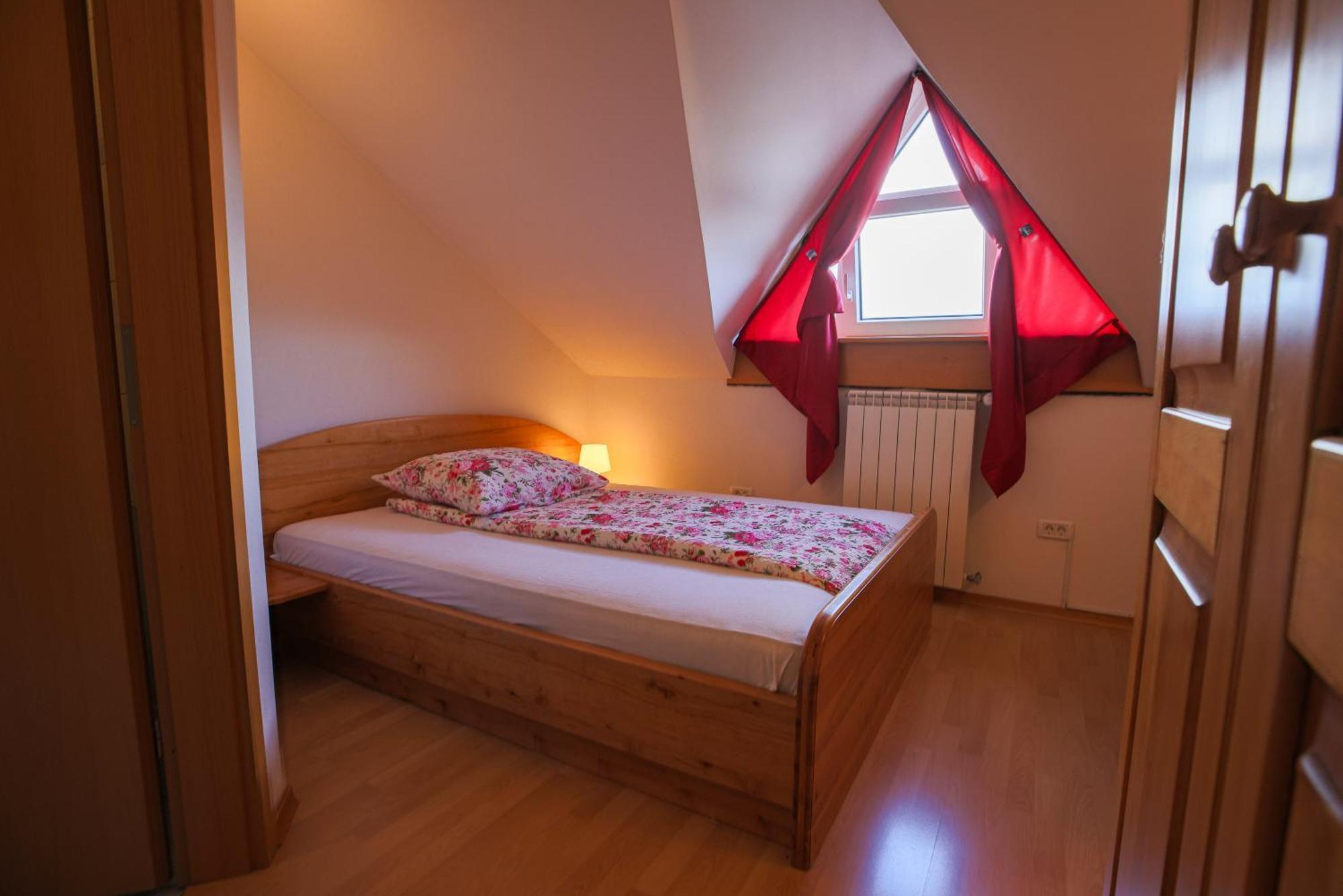 Domacija Malnarjevi Villa Slavina